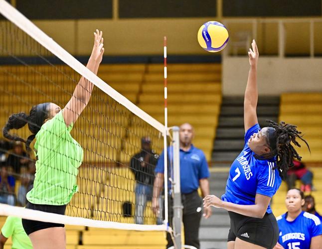 Mingoes fall to Strikers in UB Showcase&nbsp;opener